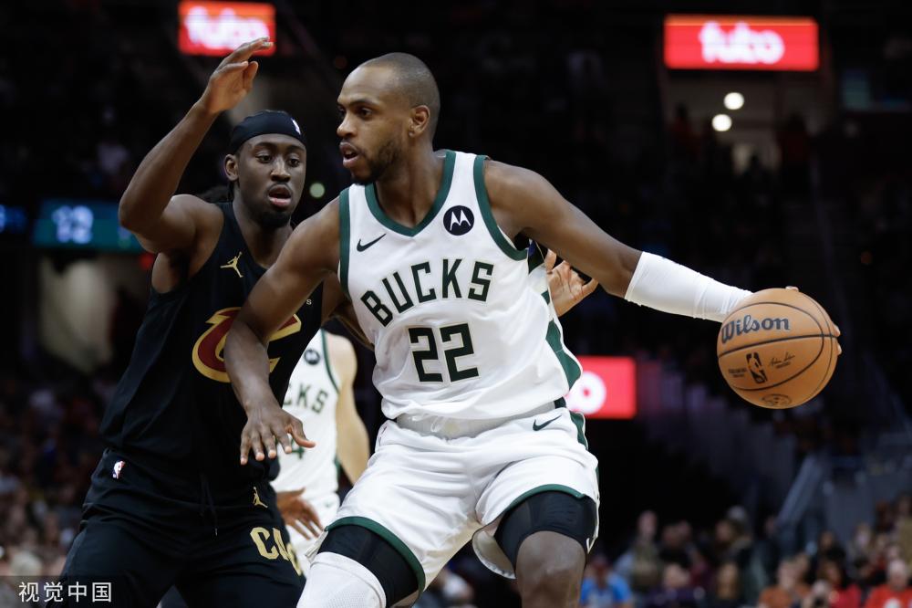 一名年轻中 一名年轻中